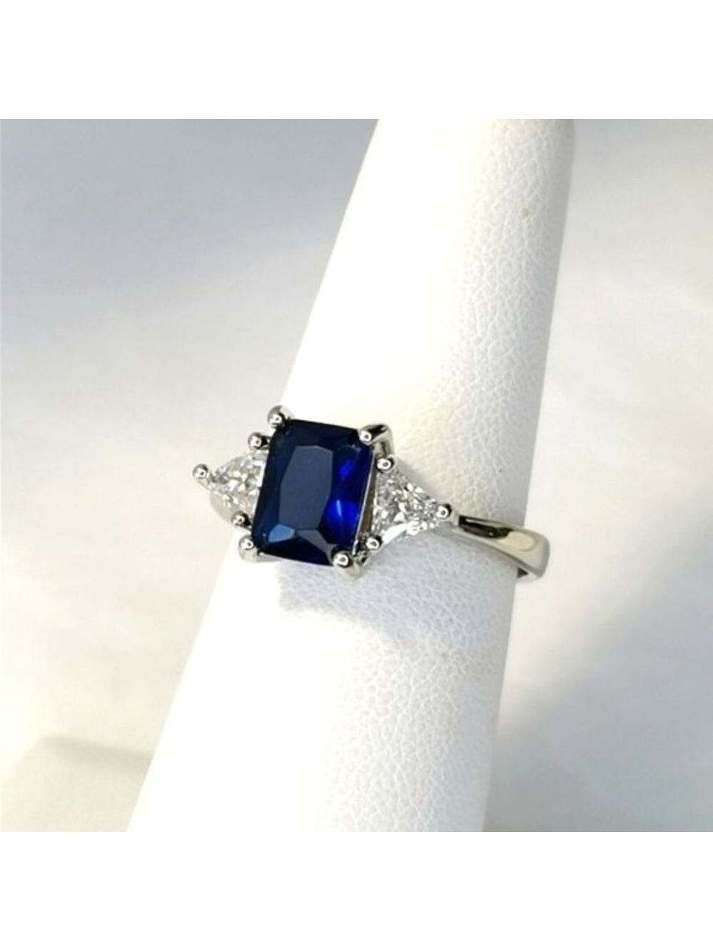 SAPPHIRE CZ in 14k white gold size 8 🆕
